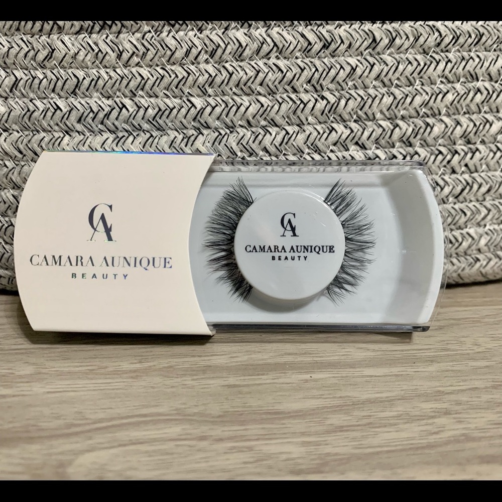 NWT Camara Aunique Mary Lash